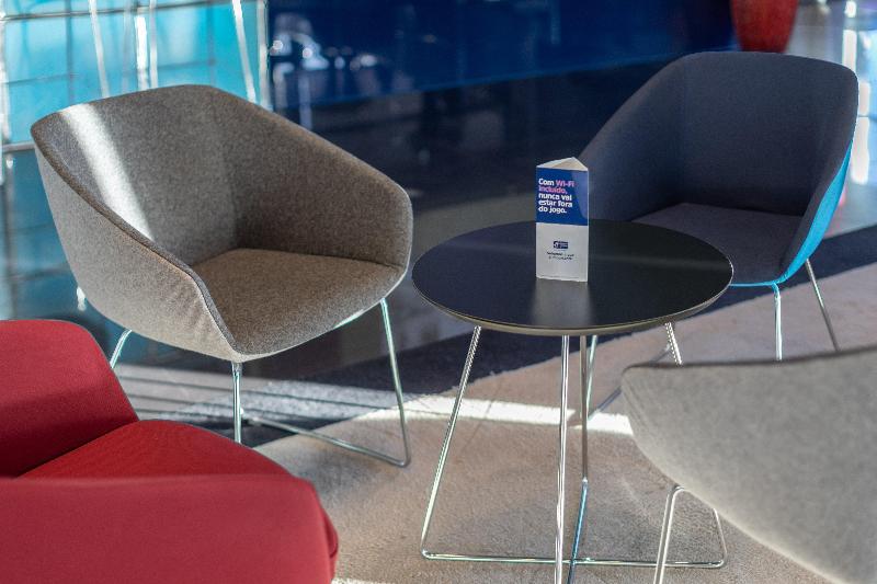 هتل Holiday Inn Express Lisbon Alfragide, An Ihg