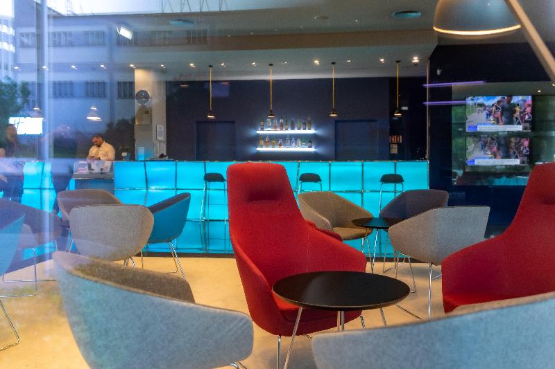 هتل Holiday Inn Express Lisbon Alfragide, An Ihg
