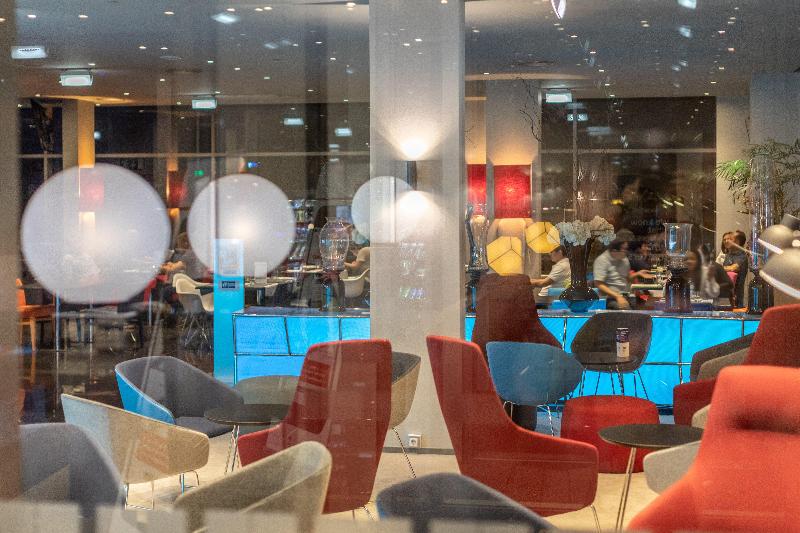 هتل Holiday Inn Express Lisbon Alfragide, An Ihg