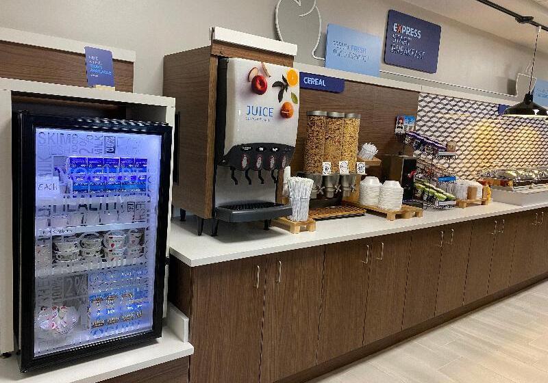 فندق Holiday Inn Express Plymouth, An Ihg