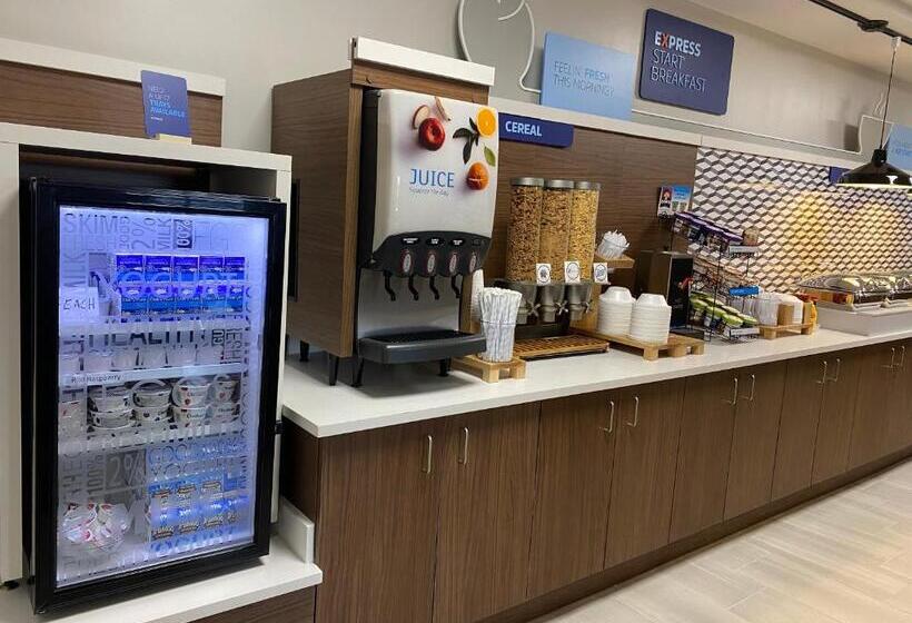 فندق Holiday Inn Express Plymouth, An Ihg