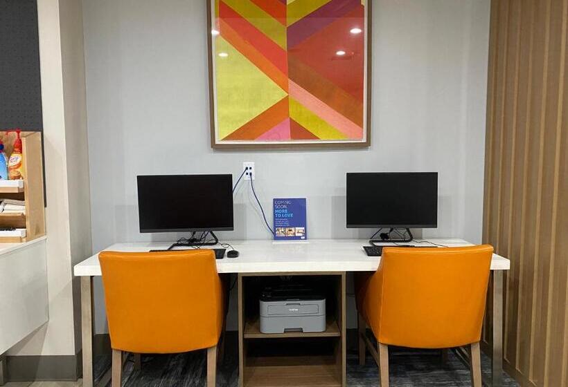 فندق Holiday Inn Express Plymouth, An Ihg