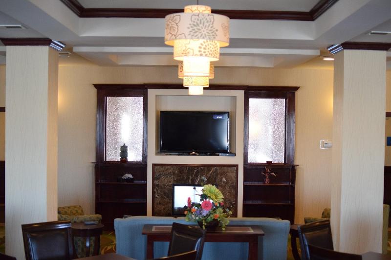 فندق Holiday Inn Express Pratt, An Ihg