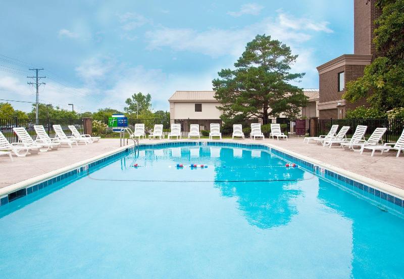 Отель Holiday Inn Express Schaumburg Rolling Meadows, An Ihg