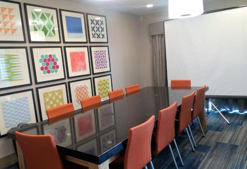 Holiday Inn Express Hotel & Suites Muncie By Ihg