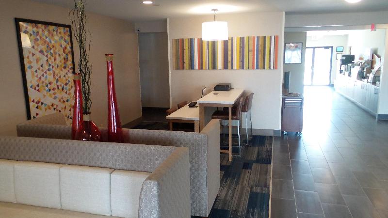 Holiday Inn Express Hotel & Suites Muncie By Ihg