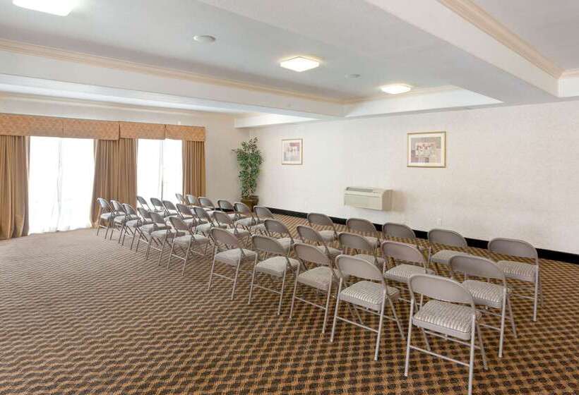 Howard Johnson Hotel & Suites By Wyndham Pico Rivera