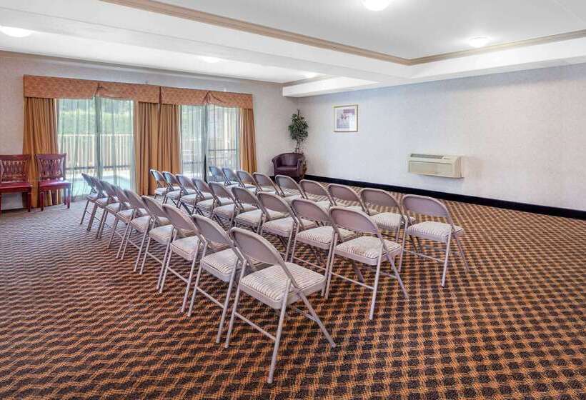 Howard Johnson Hotel & Suites By Wyndham Pico Rivera