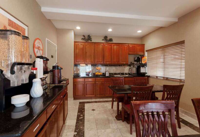 Howard Johnson Hotel & Suites By Wyndham Pico Rivera