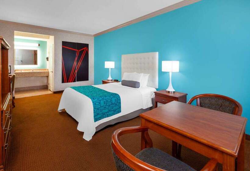 Howard Johnson Hotel & Suites By Wyndham Pico Rivera