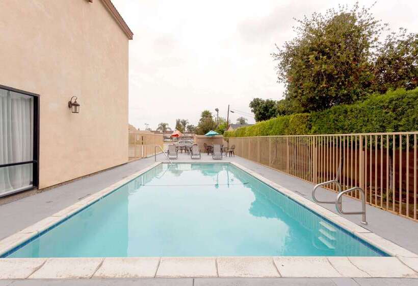 Howard Johnson Hotel & Suites By Wyndham Pico Rivera