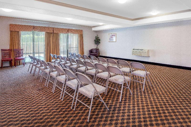 Howard Johnson Hotel & Suites By Wyndham Pico Rivera