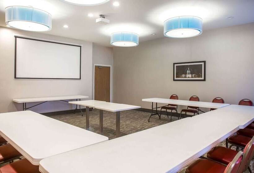 酒店 La Quinta Inn & Suits By Wyndham Pontoon Beach Il