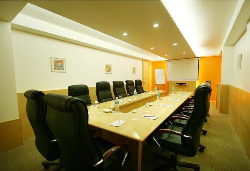 فندق Le Royale Residency