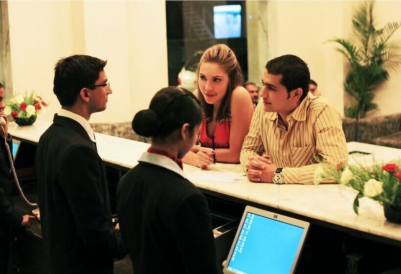 فندق Le Royale Residency