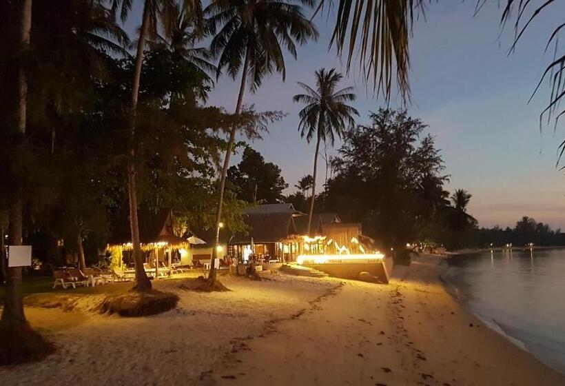 فندق Lipa Lodge Beach Resort