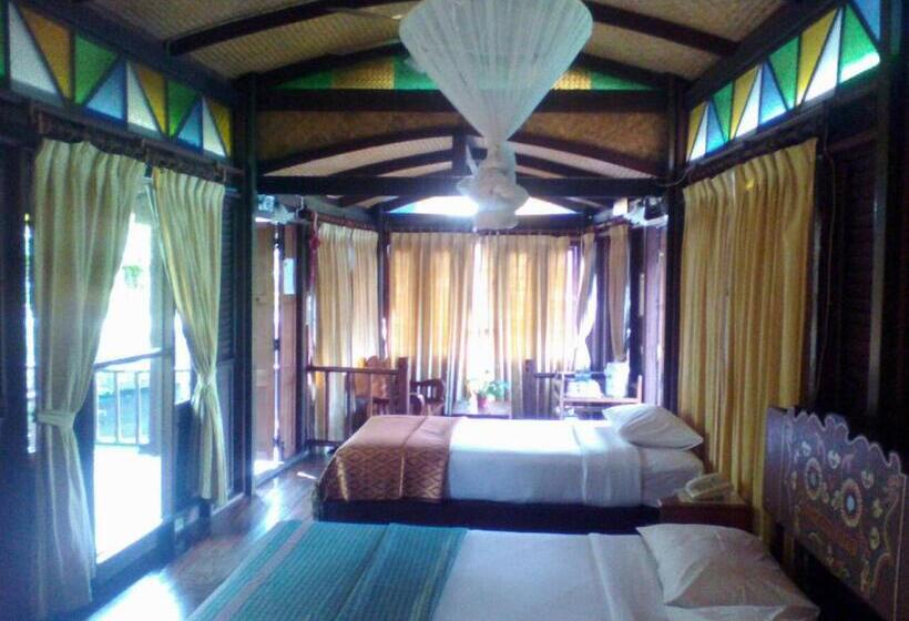 호텔 Momchailai River Retreat