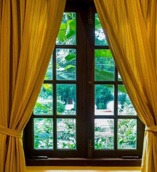 Отель Old Harbour