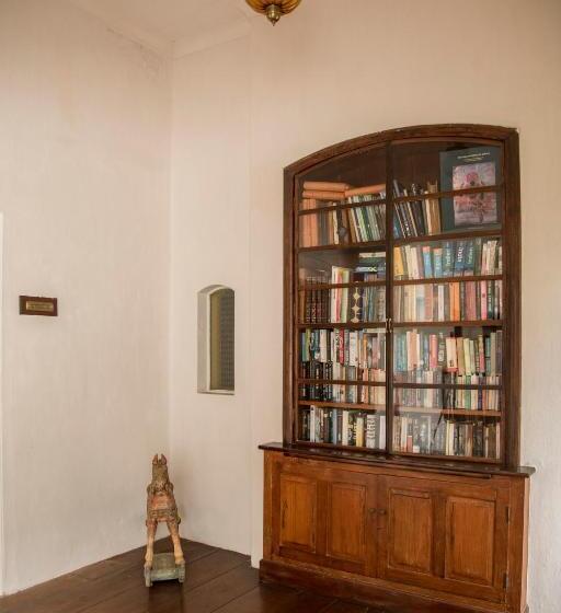 Отель Old Harbour