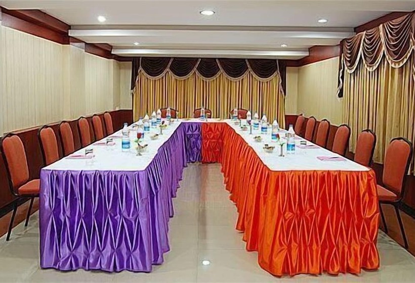 هتل Ponmariresidency