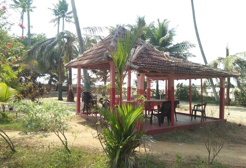 Отель Pozhiyoram Beach Resort