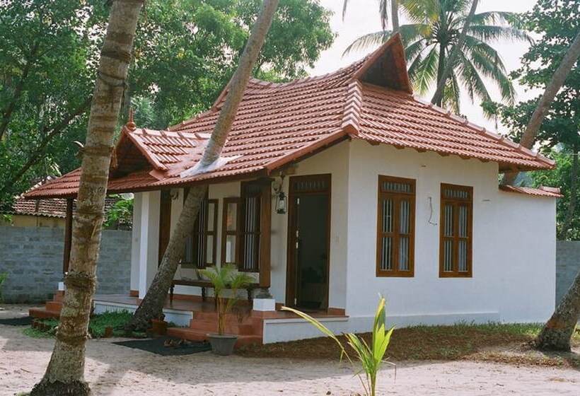 Отель Pozhiyoram Beach Resort