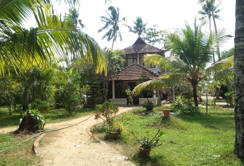 Отель Pozhiyoram Beach Resort