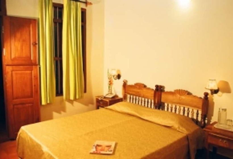 Отель Pozhiyoram Beach Resort