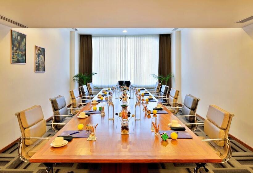 Radisson Blu Plaza Hotel Hyderabad Banjara Hills