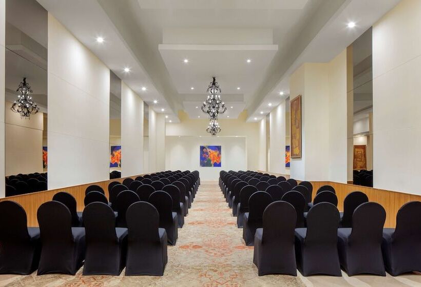 Radisson Blu Plaza Hotel Hyderabad Banjara Hills