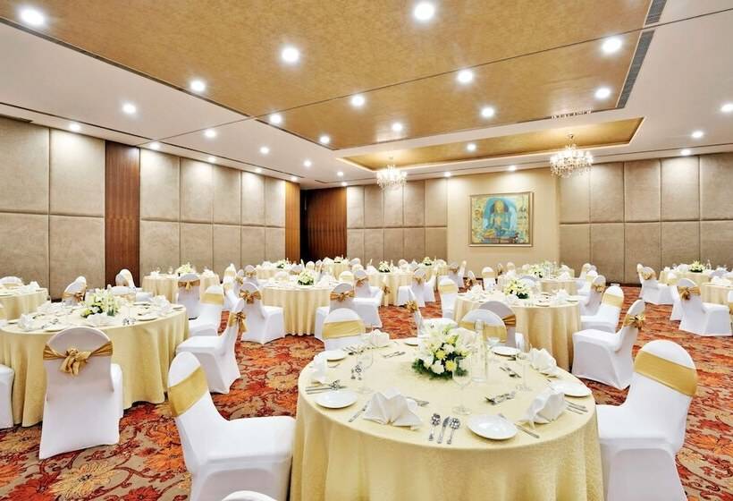 Radisson Blu Plaza Hotel Hyderabad Banjara Hills