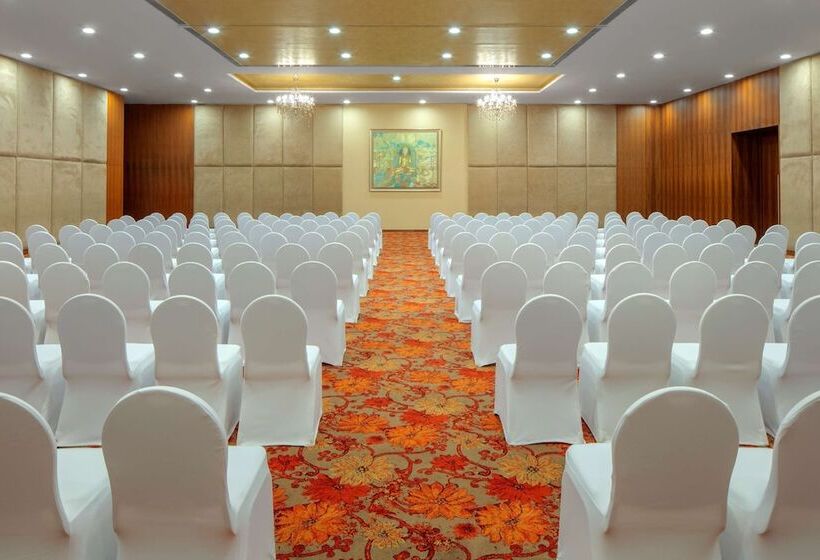 Radisson Blu Plaza Hotel Hyderabad Banjara Hills