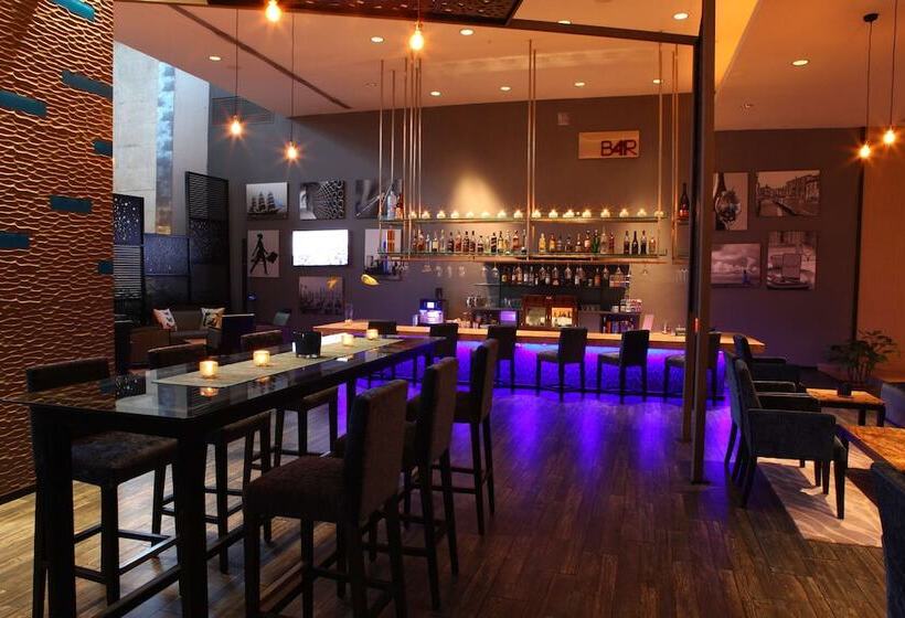 Radisson Blu Plaza Hotel Hyderabad Banjara Hills