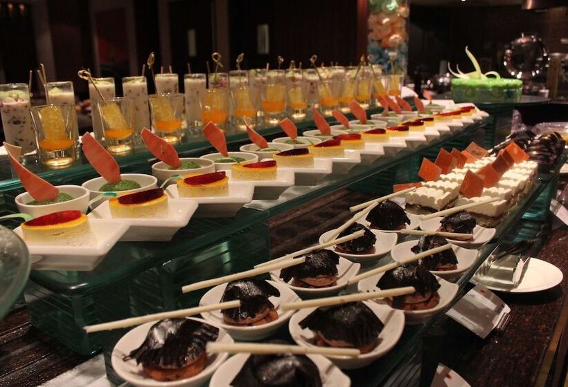 Radisson Blu Plaza Hotel Hyderabad Banjara Hills