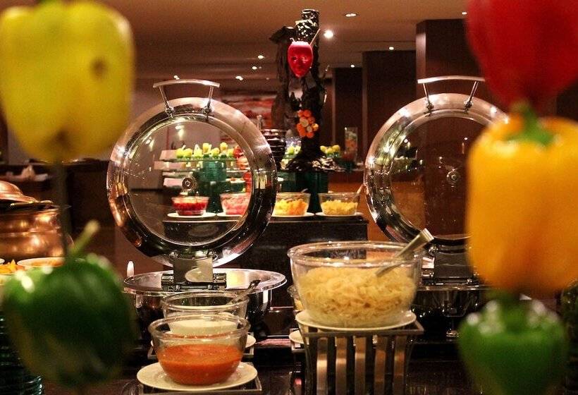 Radisson Blu Plaza Hotel Hyderabad Banjara Hills