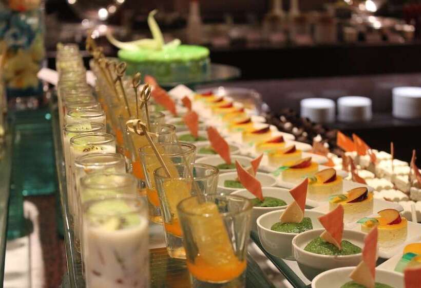 Radisson Blu Plaza Hotel Hyderabad Banjara Hills