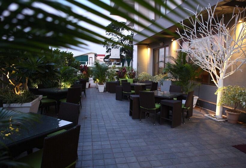 Radisson Blu Plaza Hotel Hyderabad Banjara Hills