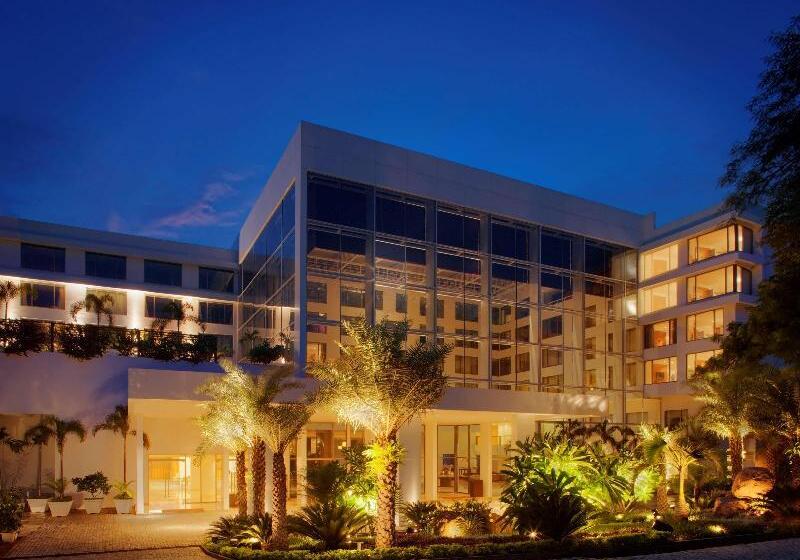 Radisson Blu Plaza Hotel Hyderabad Banjara Hills