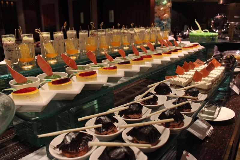 Radisson Blu Plaza Hotel Hyderabad Banjara Hills