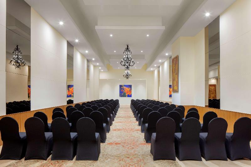 Radisson Blu Plaza Hotel Hyderabad Banjara Hills