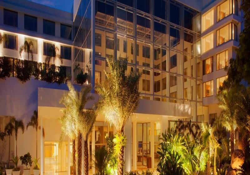 Radisson Blu Plaza Hotel Hyderabad Banjara Hills