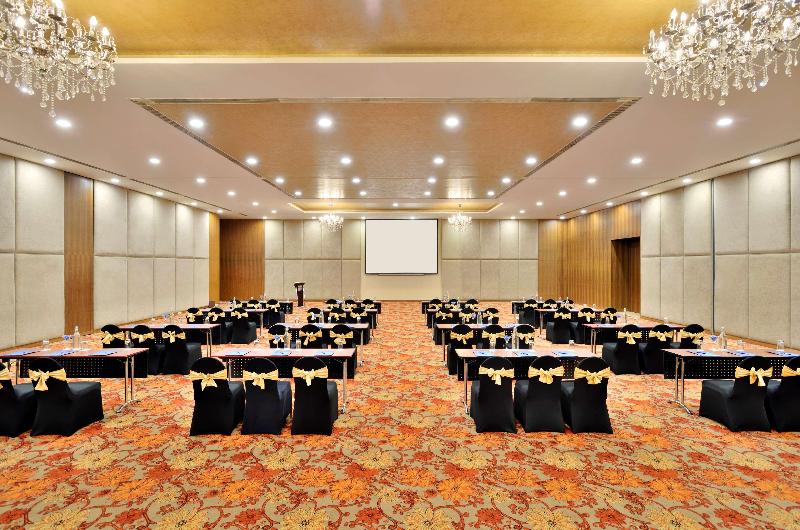 Radisson Blu Plaza Hotel Hyderabad Banjara Hills