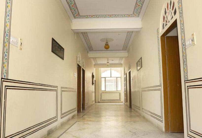 هتل Raghuraj Palace