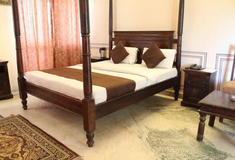 هتل Raghuraj Palace