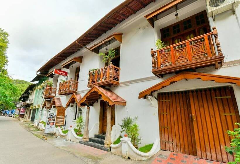 فندق Rossitta Wood Castle