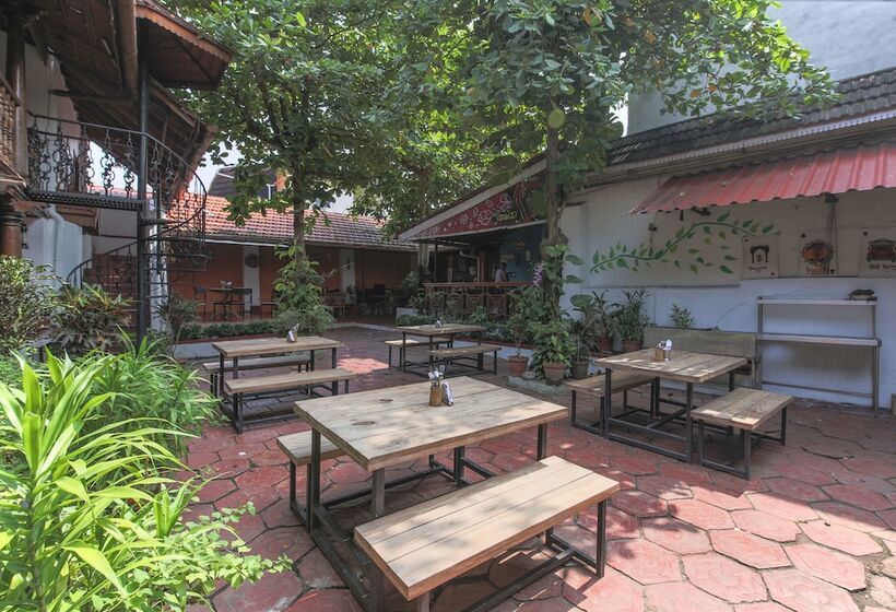 فندق Rossitta Wood Castle