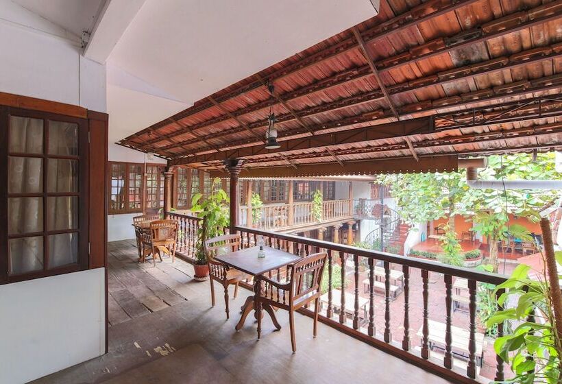 فندق Rossitta Wood Castle