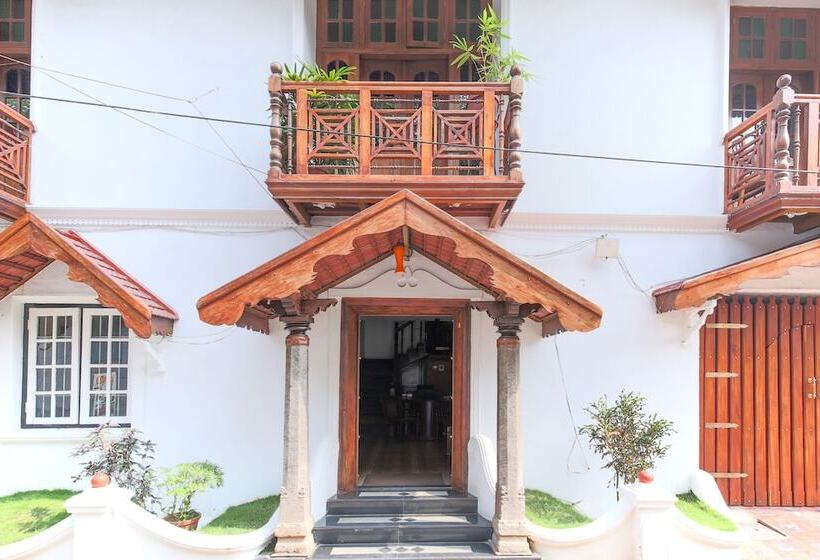 فندق Rossitta Wood Castle