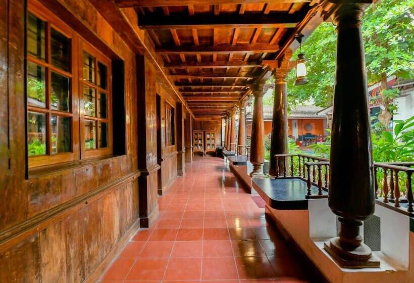 فندق Rossitta Wood Castle