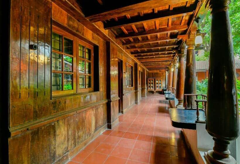 فندق Rossitta Wood Castle